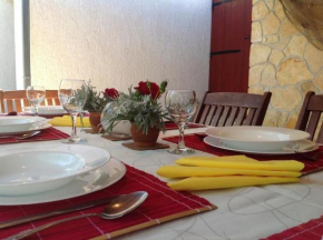 Ferienhaus in Okrug Gornji mit Großer Terrasse